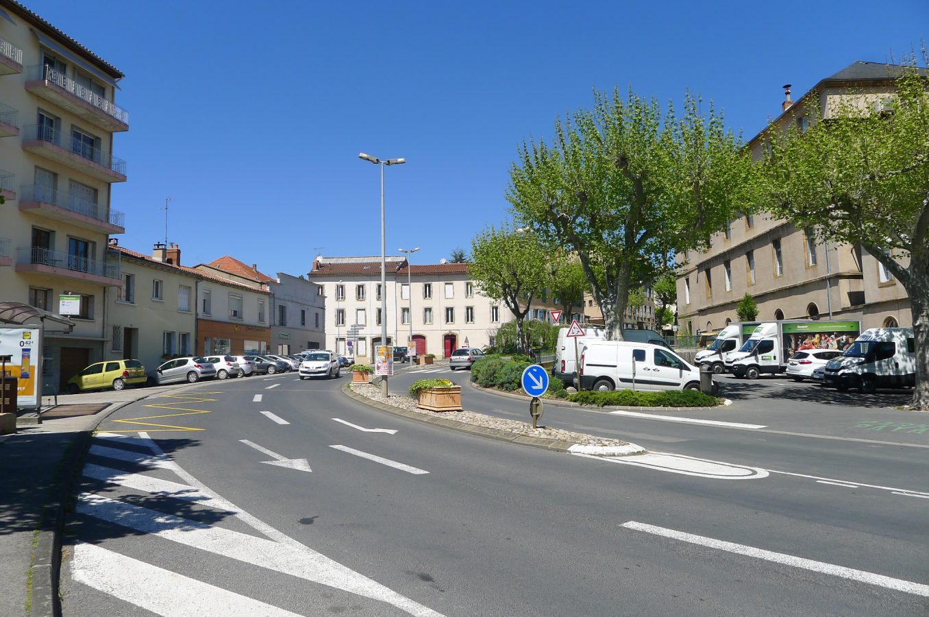 Traverses - état des lieux - Place Bompaire, un espace occupé par les voitures