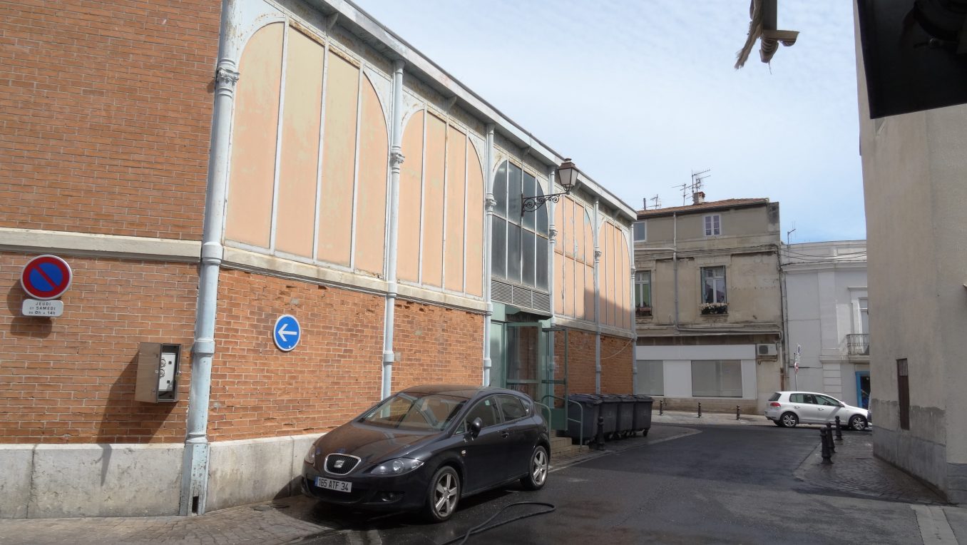 Traverses - les abords des halles avant travaux - un espace public inexistant