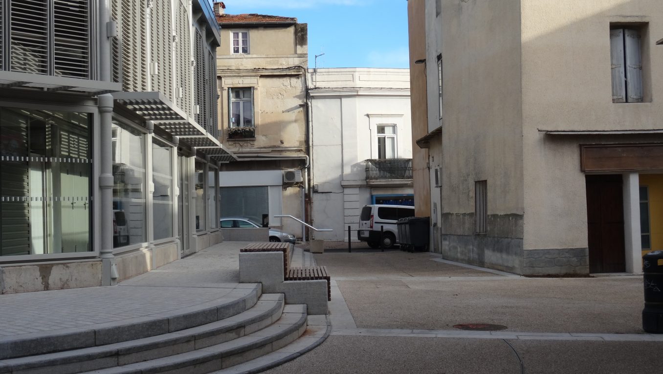 Traverses - les abords des halles après travaux - création d'un nouvel espace public